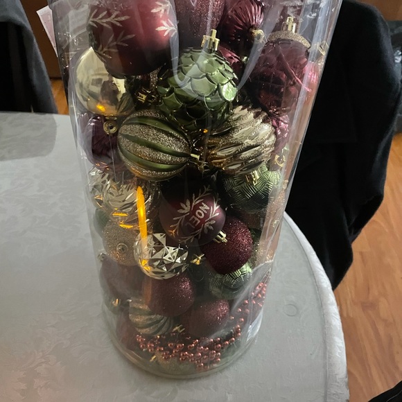 Christmas decor - red gold and green theme GOLD star also included - Picture 2 of 6